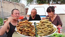 菜园子里的豆角再不吃就老了，做一道炸豆角，香酥可口，脆脆的