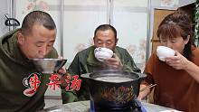 砂锅小火慢炖的牛杂汤真好喝，汤色奶白，料很足，吃着很有满足感