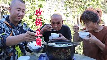 东北家常版砂锅豆腐的做法，豆腐嫩滑，汤鲜味美，味道很好