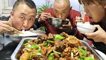 大彭做农家生炒鸡，入口软烂香味浓厚，下饭吃过瘾了