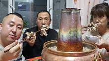 大彭吃碳火锅，3斤肉1盘蔬菜2袋牛肉丸，越吃越香味道真好