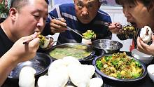 大彭做地三鲜，主食吃16个豆沙包搭配一盆羊杂汤，吃的真爽