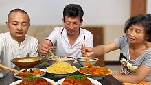 大冬今天做一道腐乳肉，软糯咸香，老爸都说好