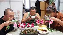 今天继续吃白馒头，搭配一道肉末炒豆角夹着吃，这也太香了