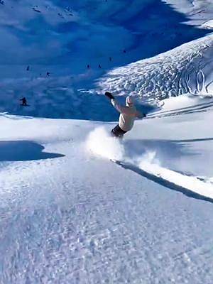#滑雪 #雪地里撒欢 #视频剪辑 芜湖，看，这就是最热烈的自由！