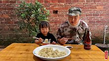 饺子这样吃才叫爽，一口一个，好吃停不下来