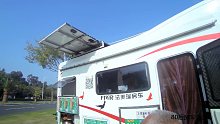 房车改装电动伸缩太阳能板，增大发电面积遮风挡雨，大哥有厂子