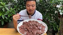猪血这样吃才叫爽，一次一大盘不够吃，真过瘾