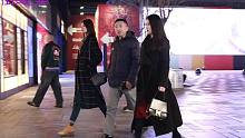 三里屯街拍，爱穿大衣的小姐姐，气质都很出众