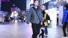 三里屯街拍，好美的一对情侣组合，男生高大帅气女生高挑甜美