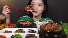 【Boki 中字】文福姬 砂锅烤肉豆腐汤、各种配菜、蔬菜和新鲜泡菜  真实声音
