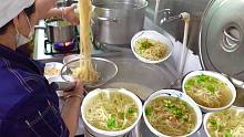 新疆伊宁第一的面，面不要钱无限加，半只鸡配一碗面，面比鸡好吃
