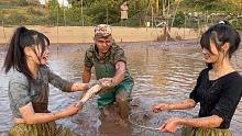 拐哥包塘抽水抓鱼，妹妹们争着抓大的，抓的一脸都是泥