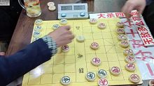 大爷关心孙浩宇：年轻人找个班上吧，天天下棋怎么养家糊口