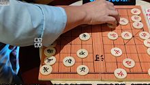 孙浩宇大师以为设下的象棋陷阱危机四伏，却被老棋王轻松破解