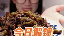 手里拿着的饭 比男生的手温暖