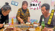 今天老孟炖杀猪菜，哥几个又造上了，没事喝点这气氛太好了，爽