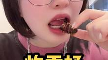 来我妈家吃饭了，炸了大蚕蛹！上次很多人让我炸着吃，确实好香哈哈哈！没带麦克风过来，随手一拍哈哈#声控