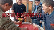 东北零下20度灌血肠，人多干活真热闹，杀猪宴请乡亲整6桌！