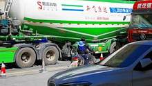 在滇藏线214国道路边睡了一晚，从昨天下午堵到今天中午！终于通车了……#西藏 #自驾游 #房车旅行