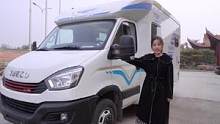 铁锤玩房车开什么样的房车？看看铁锤房车里还缺啥？#和铁锤一起玩房车