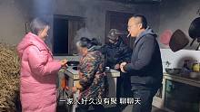 抽空回娘家看望父母 爸妈早早准备好一桌饭菜 回家土货塞满后备箱
