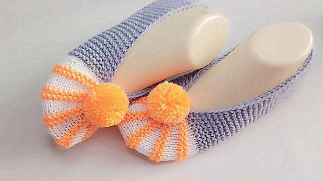 毛线编织教程,毛球条纹袜套的编织方法!