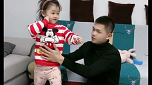 自从语儿有次在公园被人锤了一下后，哥哥开始每天对她加强训练，哥哥力MAX！
