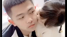 太暖了！！！哥哥和妹妹的超暖瞬间，羡慕了