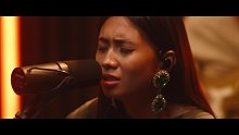 NIKI - Shouldn't Couldn't Wouldn't (Live) | Acoust