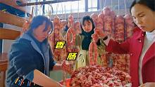 洋姐婆家又杀了300斤大年猪，特地帮忙灌香肠，放点橘子皮好香！