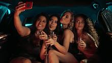 居然第9部了？R级喜剧《美国派9：少女规则》预告