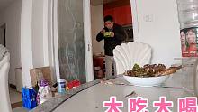 30多岁光棍回家了，每天吃萝卜白菜，今天煎了一条鱼，吃的太香了