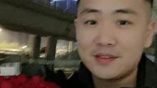 下门诊了，买了鲜花，去北京看尚博士了，5个小时火车，这是我今年最后一次去了，我还没告诉她，偷偷给她一