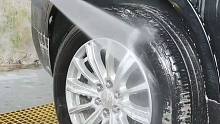 【沉浸式洗车】沉浸式轮胎深度清洗，这可太舒适了！