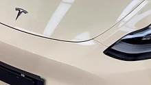 为什么这对车主都要去贴膜呢？因为他们买了#特斯拉  #撸车日常 #特斯拉改色
