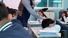 “同学几个意思啊，老师有这么可怕吗？”