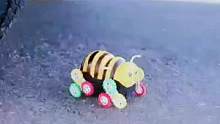 #极度舒适 #解压 #减压 #车轮碾压 #玩具 #上热门 #点赞暴富 玩具小蜜蜂来啦。@抖音小助手