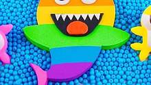 今天DIY可爱的彩虹鲨鱼宝宝，它在糖果珠子池玩得好开心 #益智玩具 #太空沙 #解压玩具 #创意手工