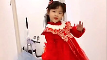 平时的女汉子妹妹，一穿上国风服就变得异常淑女，跟着音乐随手一挥就能自编自导一段舞蹈！