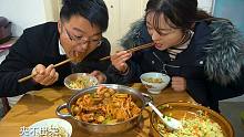 大虾肥肉麻辣香锅，大sao给老婆加餐，最后自己端盆吃，真过瘾