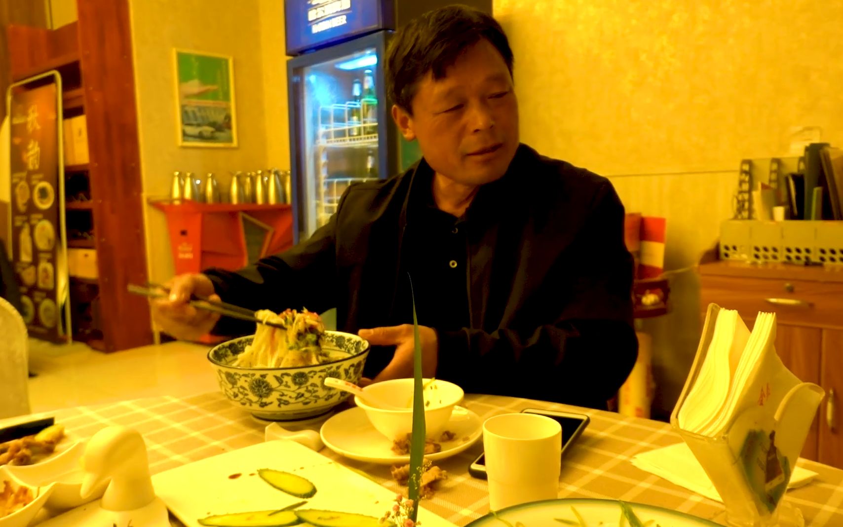 和朋友吃鸭，米饭十元一份不嫌贵，大sao一盆直接端，还便宜吗