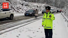 西昌两条国道因降雪交通管制 通往多个县及螺髻山景区道路中断