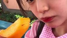 俺第一次吃芒果 没吃过芒果#甜系女孩 #甜妹