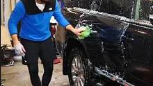 土豪用SUV当狗窝，看洗车工如何清洗#洗车 #汽车保养 
