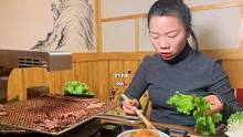 吃烤肉必须青菜夹着#美食推荐官 #美食 #烤肉 