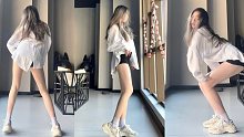 白 衬 衫 限 定 返 场！wiggle 一下！