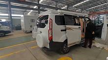 国内超小的房车提车记，6座新布局超实用，适合夫妻两人去旅行