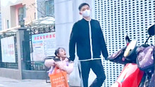 实在太暖了！哥哥接妹妹放学的春夏秋冬，幸福溢出屏幕了！
