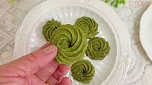 清新的抹茶曲奇饼干，酥脆可口，香甜好吃，学会了不用出去买了